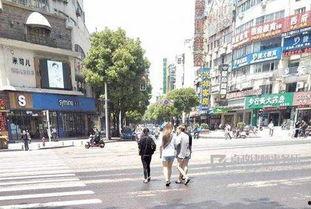 打架铁棍吃瓜群众,吃瓜群众围观热议